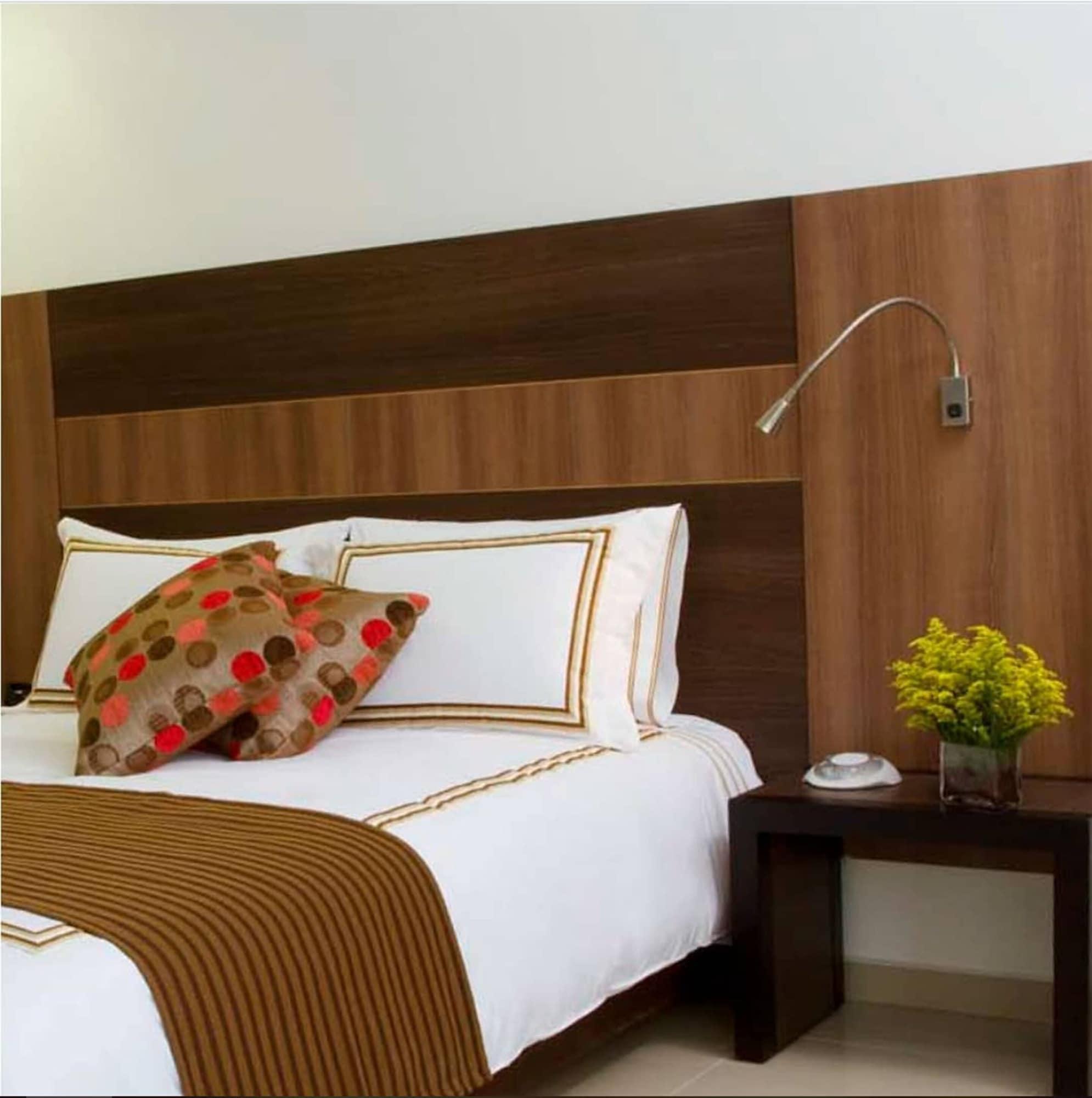 San Simon Hotel Pereira By Soratama Kültér fotó A wall mounted reading light
