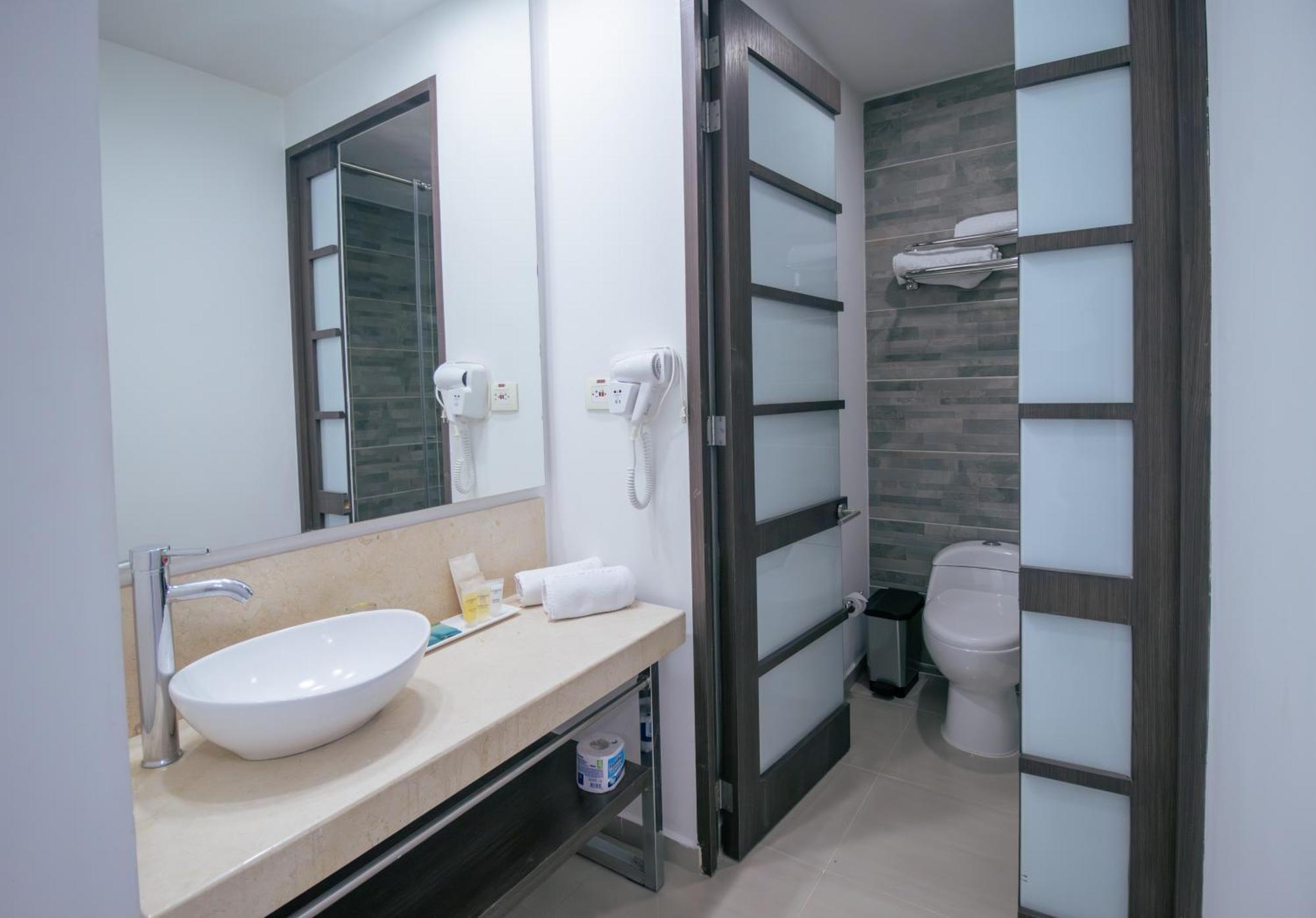 San Simon Hotel Pereira By Soratama Kültér fotó Bathroom