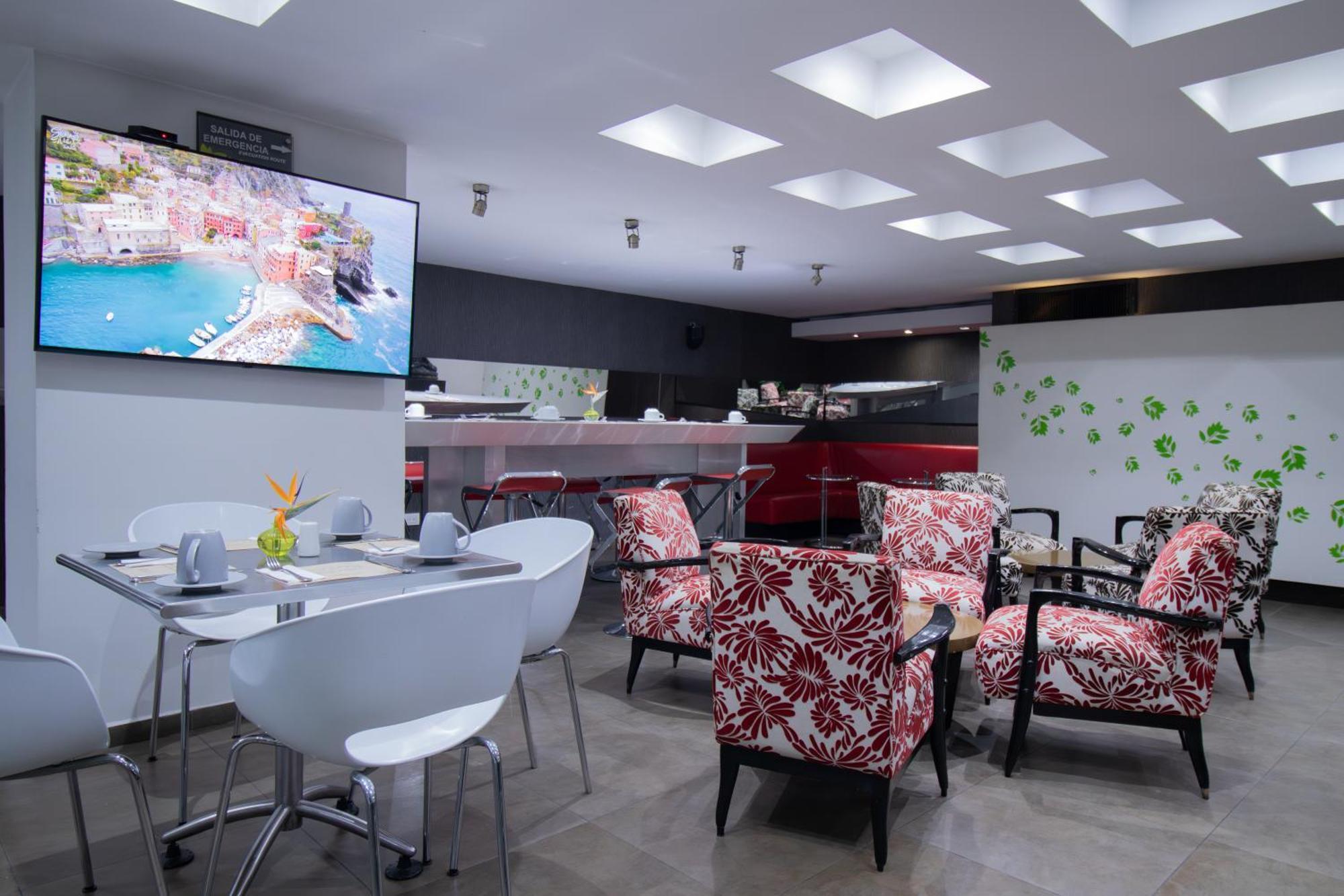 San Simon Hotel Pereira By Soratama Kültér fotó The lounge at the airport
